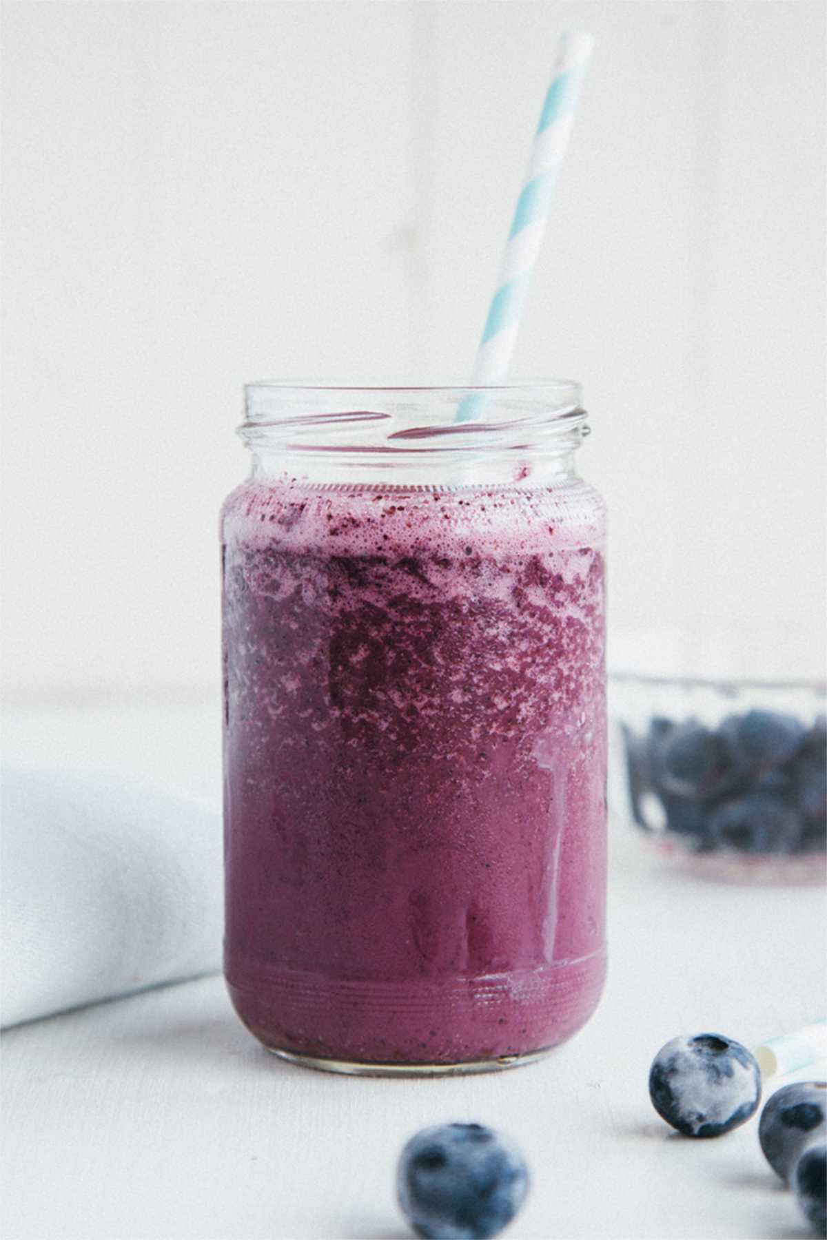 Raw Blueberry Muffin Smoothie